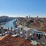 Friendly Venice Suites - Luxury Suites in Venice