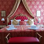 Friendly Venice Suites - Luxury Suites in Venice